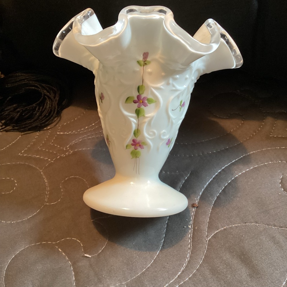 Vintage Fenton silver crest Spanish lace violets in the snow vase - Picture 2 of 5